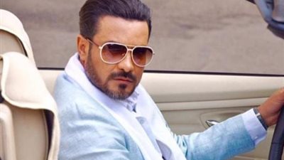 محمد رجب يكشف عن البوستر الدعائي الأول لمسلسل ”ضربة معلم”