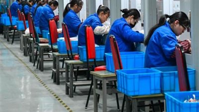 دراسة صادمة: الجلوس أثناء العمل يسبب الموت المبكر