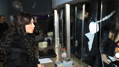 دينا تشاهد مع الجمهور فيلم ”عادل مش عادل” فى أكتوبر