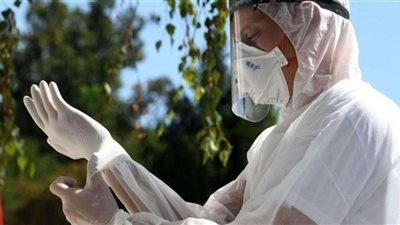 رعب يسود العالم.. انتشار كورونا بين عمال شركة قفازات طبية تصدر منتجاتها للعالم