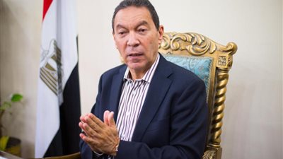 هاني الناظر لـ نجله: زيادة عدد الساعات المخصصة للمرضى غير القادرين بالعيادة مجانا