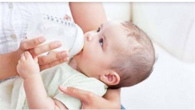 هذه العلامات تدل على جوع طفلك.. تعرفي عليها