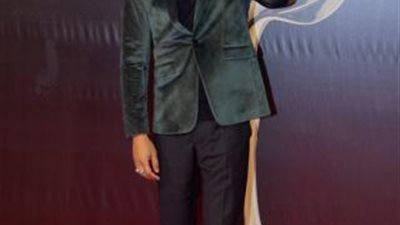 هذا ما فعله محمد رمضان بعدما رأى تمثال رجاء الجداوي