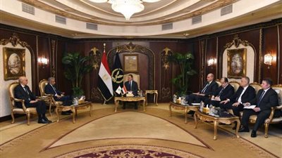 وزير الداخلية يبحث مع «بن على كومان» التعاون الأمني العربي المشترك