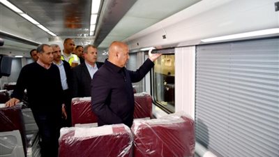 بالأرقام.. وزير النقل يرصد رفع كفاءة قطارات السكك الحديدية بورش كوم أبو راضى