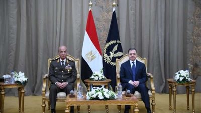 وزير الداخلية يستقبل وزير الدفاع للتهنئة بعيد الشرطة