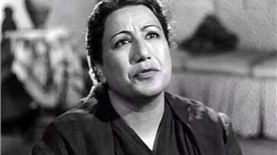 فردوس محمد.. اشتهرت بشخصية الأم و تزوجت مرتين وحُرمت من الإنجاب والسرطان أنهى حياتها