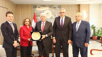 وزير التعليم العالي يبحث آليات التعاون العلمي والتكنولوجي مع سفيرة كولومبيا