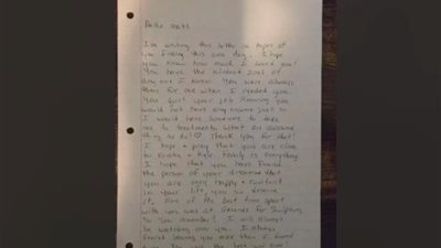 شاهد.. رسالة أخيرة من سيدة إلى ابنها قبل وفاتها بالسرطان تبكي رواد الانترنت