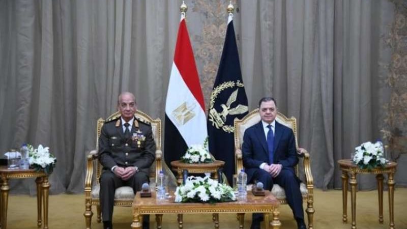 وزير الداخلية يستقبل