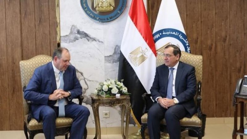 لقاء وزير البترول