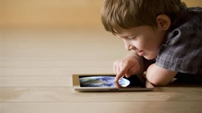 «خلى بالك».. قضاء ساعات طويلة أمام الموبايل تسبب الأمراض السرطانية