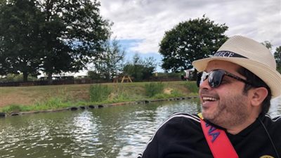 محمد هنيدي يداعب جمهوره بصورة على ترعة المريوطية