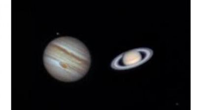 غدا.. اقتران القمر مع المشترى وزحل فى مشهد بديع