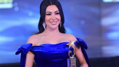 تكريم ميرهان حسين فى ملتقى التميز والإبداع عن ”الونش”