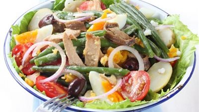 ماذا تعرفين عن كيفية إعداد «نيسواز سالاد»؟.. إليك الإجابة