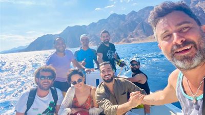 ياسمين رئيس ومحمد الشرنوبي في كواليس تصوير فيلم ”جارة القمر”