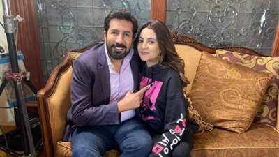 بسنت حاتم مع هاني رمزي وداليا البحيري ونسرين طافش في كواليس ”بدون مقابل”