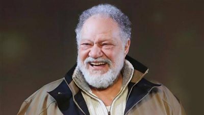 يحيي الفخرانى بشخصية مختلفة في مسلسل «عتبات البهجة»