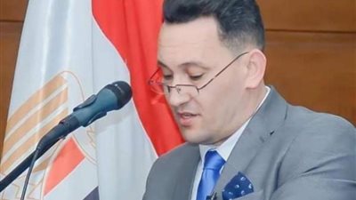 خبير اقتصادي يكشف عن سبب هبوط سعر الدولار مقابل الجنيه بالسوق السوداء