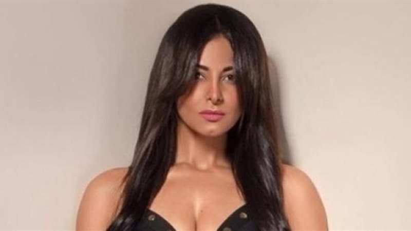 الفنانة الشابة إنجي