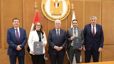 وزير التعليم العالي يشهد توقيع اتفاق تعاون بين جامعة القاهرة ”الفرع الدولي” وإيست لندن