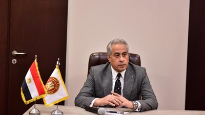 بالصور.. وزير العمل يسلم الدفعة الأولى من «التراخيص المُؤقتة» لمراكز تدريب مهني خاصة