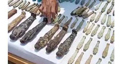 عرض قطع أثرية بسقارة بطريقة غير لائقة.. والأثار ترد