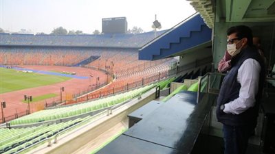 وزير الشباب والرياضة يقوم بجولة بستاد القاهرة الدولي