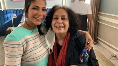 شاهد.. أحدث ظهور لـ منى زكي من كواليس مسلسل ”نمرة اتنين”