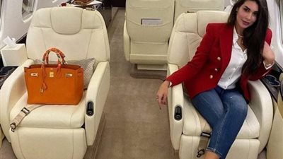 ياسمين صبري تظهر في طائرتها الخاصة بملابس يتخطى سعرها 300 ألف جنيه