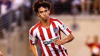 برشلونة يفتح خطوط اتصال مع أتلتكو بشأن التعاقد جواو فيليكس