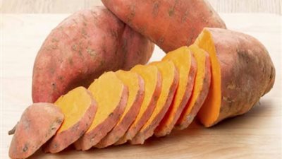 أبرزها البيض والبطاطا.. الأطعمة الضرورية لتقوية فروة الرأس