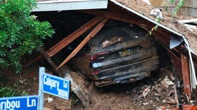 الإعصار القنبلة.. الفيضانات تغمر أحياء كاليفورنيا ومخاوف من الانهيارات الطينية