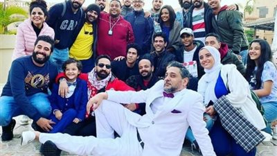 بالصورة.. فريق عمل ”الآنسة فرح” يحتفل بإنتهاء تصوير الموسم الثاني