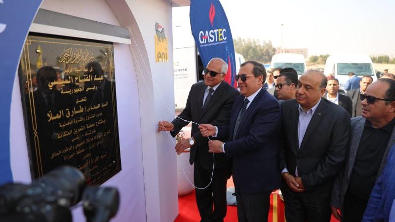 محافظ الجيزة ووزير