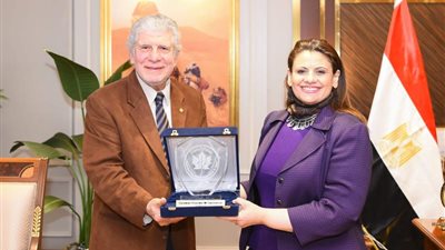 وزيرة الهجرة تبحث مع « التجارية الكندية » سبل الترويج للاستثمار في مصر