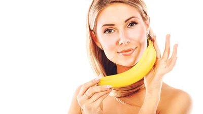 لا تتخلصي منه.. فوائد صحية لقشر الموز