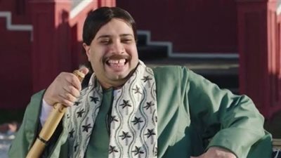 حاتم صلاح يروج للجزء الثامن من مسلسل ”الكبير أوي”