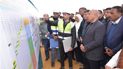 وزير النقل يتفقد مواقع العمل بالخط الأول من مشروع القطار السريع (صور)