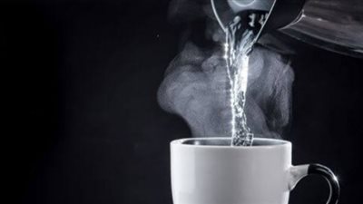 هل الماء الدافئ الأفضل للجسم في الشتاء؟.. هاني الناظر يجيب