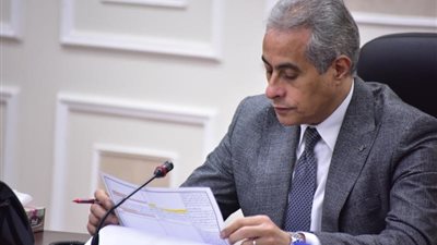 « شحاتة » يناقش بنود مشروع العمل لعرضها على المجلس الأعلى للحوار الاجتماعي