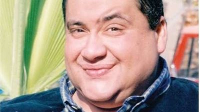 ساهم في شهرة العديد من الفنانين وأصيب زملائه باكتئاب بعد وفاته.. أبرز المعلومات والمحطات في حياة علاء ولي الدين