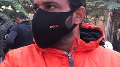 شاهد.. محمد رجب بالكمامة في كواليس مسلسل ”ضربة معلم”