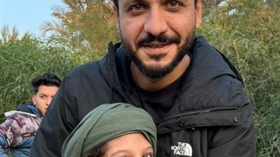 عمر عيسى يجسد شخصية كريم عبد العزيز في صغره بمسلسل ”الحشاشين” (خاص)