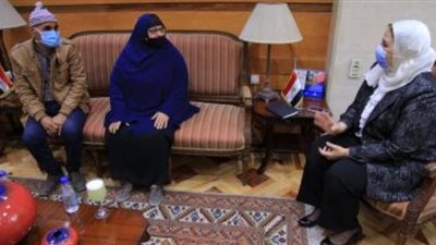 وزيرة التضامن تلتقى سيدة المطر وتأمر بحزمة مساعدات لها وزوجها