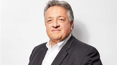 أصله لبناني وثروته 10 مليارات دولار.. معلومات لا تعرفها عن ”الملياردير ” الذي سينقذ العالم من جحيم كورونا