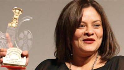 بالصور..كاملة أبو ذكري تفتح النار على محمد رمضان