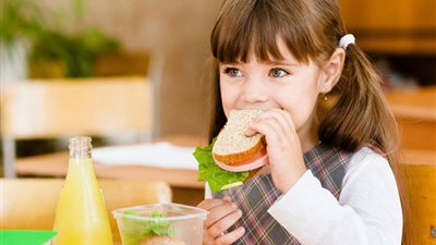 5 أطعمة صحية تساعد على تعزيز التركيز والانتباه لدى الطلاب في المدارس