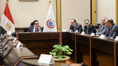 « عبد الغفار » يكشف مستجدات الربط الإلكتروني للمنشآت الصحية بالشبكة الوطنية الموحدة